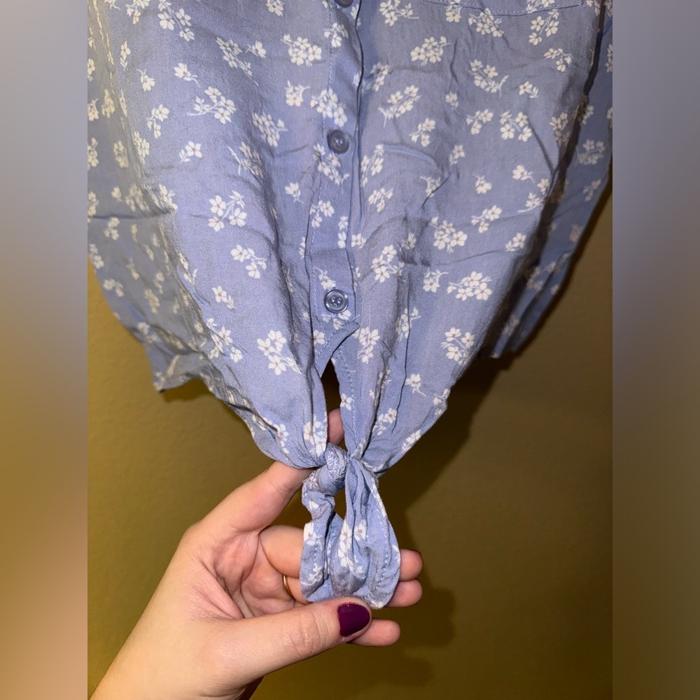 Button down floral tie bottom blouse - Picture 3 of 5